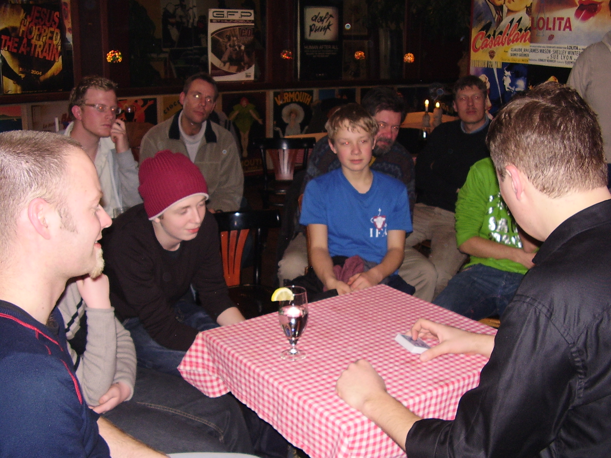 Anders Lund skaber magisk stemning på café Jorden, 2006